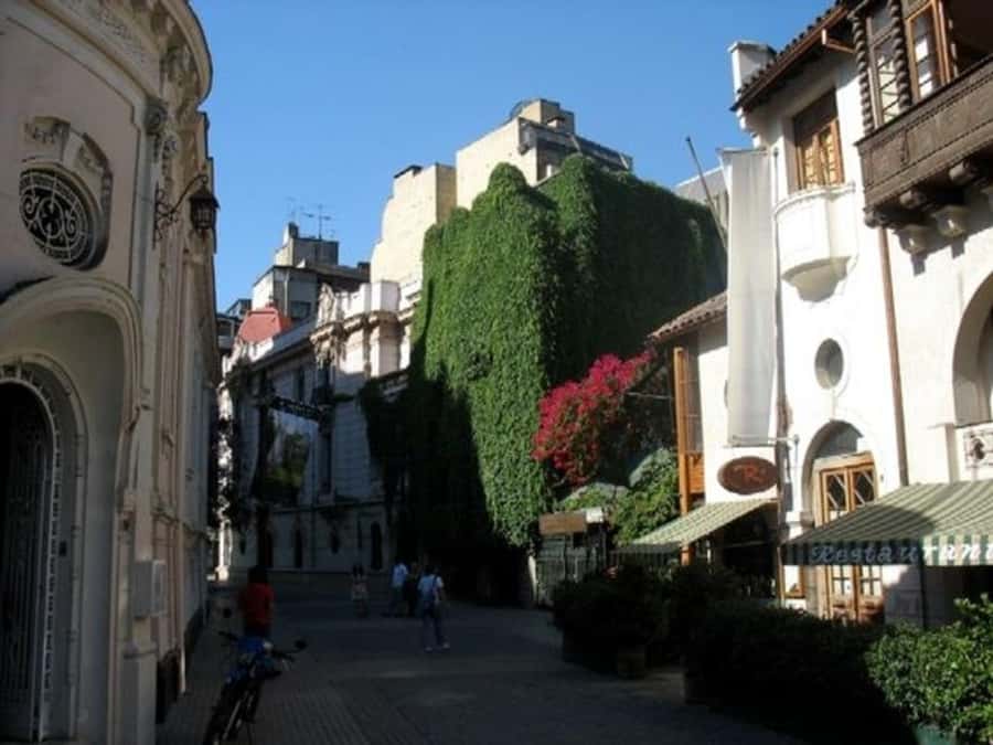 Santiago : Highlights Walking Tour With A Guide - Pre-Columbian art at Museo Chileno de Arte Precolombino