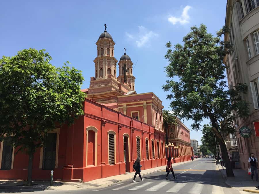 Santiago: Hop-on Hop-off Bus Day Ticket with Audio Guide - La Moneda explains the city’s civic center