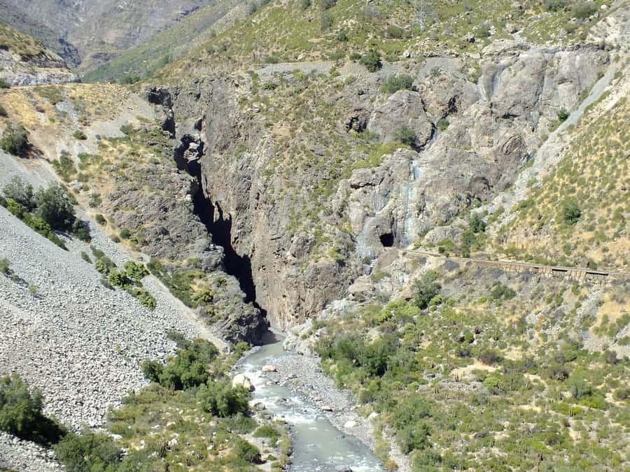 Santiago: Inca Lagoon and Vineyard Visit with Wine Tasting - The details that shape the day