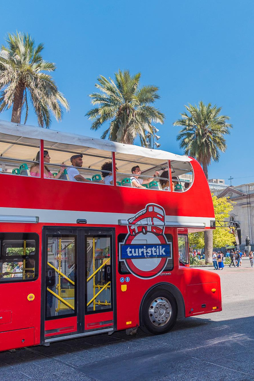 Santiago Pass: The best way to explore the city - The cocktail and the extra map
