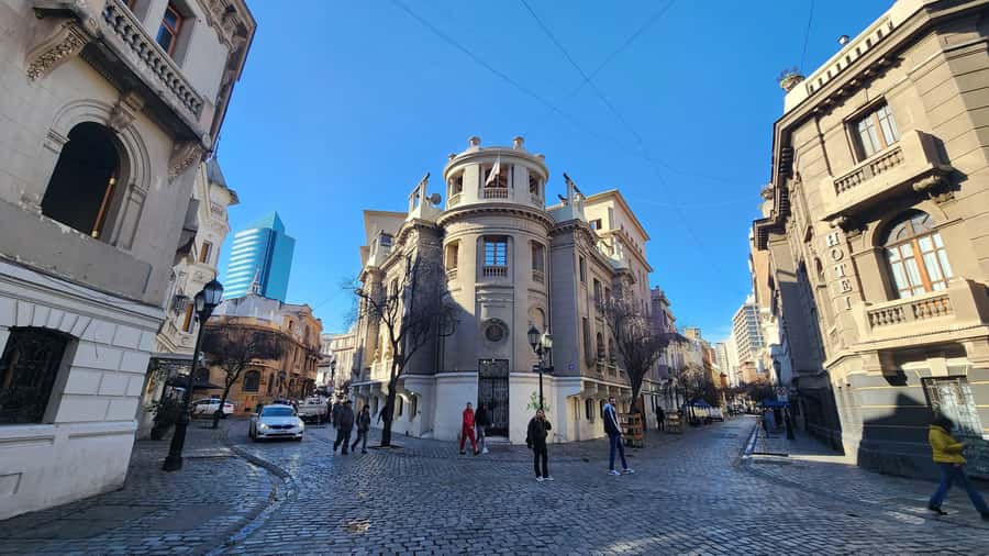Santiago: Private City Tour with Neruda Museum - Cerro Santa Lucía and the founding of Santiago
