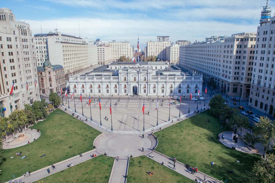 Santiago: Private tour, historic center, high altitude viewpoint, cable car - A smart first look at Santiago