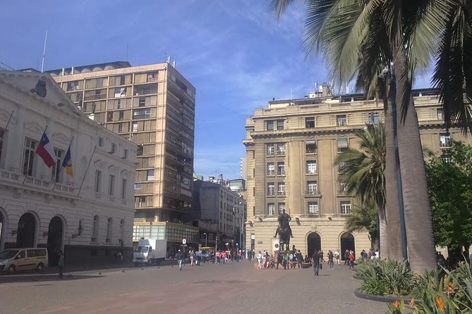 Santiago Private walking tour with Lunch - Mercado Central Lunch With Chilean Seafood