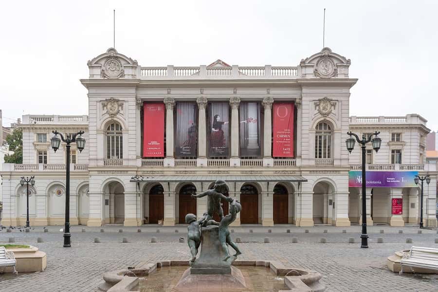 Santiago: walking tour, visit to the market, lunch and coffee included. - Key points to know before you book