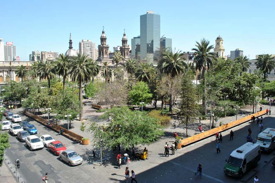Santiago: walking tour, visit to the market, lunch and coffee included. - A coffee break at a Café con piernas