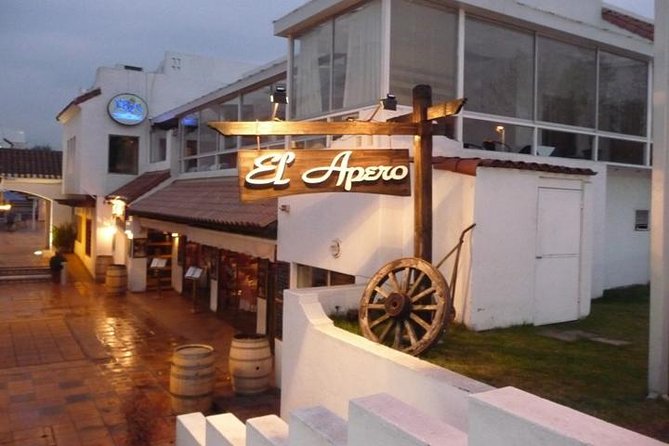 Small-Group Night City Tour: San Cristobal Hill and Dinner Show - A small group can improve the evening