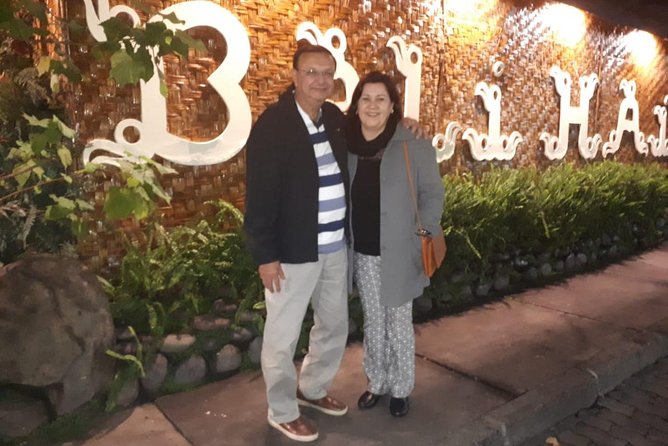 Small-Group Night City Tour: San Cristobal Hill and Dinner Show - Central Santiago becomes a moving history lesson