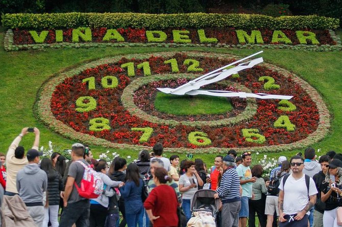 Small Group Pre-Post Cruise Viña del Mar Valparaiso and Casablanca Winery tour - Funiculars and old neighborhoods