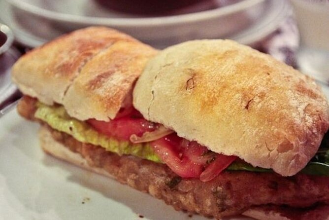 Street Food Tour in Santiago with a Local Guide - Mercado Central: the tour’s strongest food setting