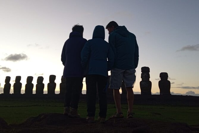 Sunrise Tongariki - The early ride from Hanga Roa