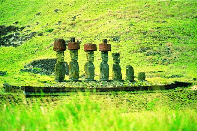 T1-THE GRAND TOUR (non-cruise visitors) - Te Pito Kura and Papa Vaka show scale and symbolism