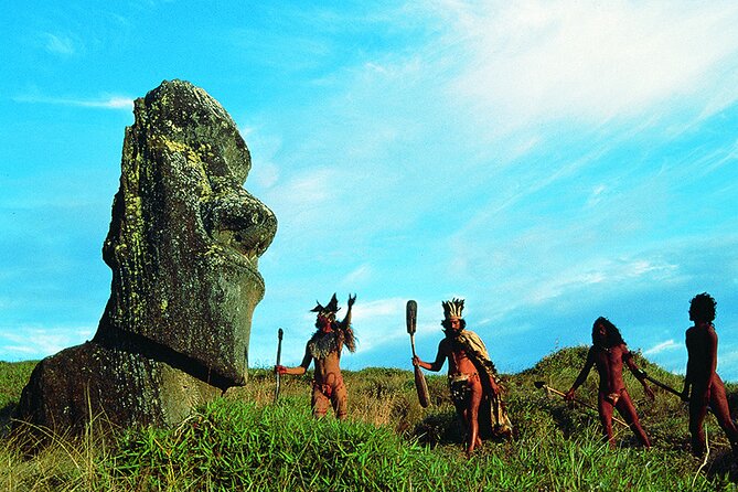 T1-THE GRAND TOUR (non-cruise visitors) - Tongariki offers the classic Moai view