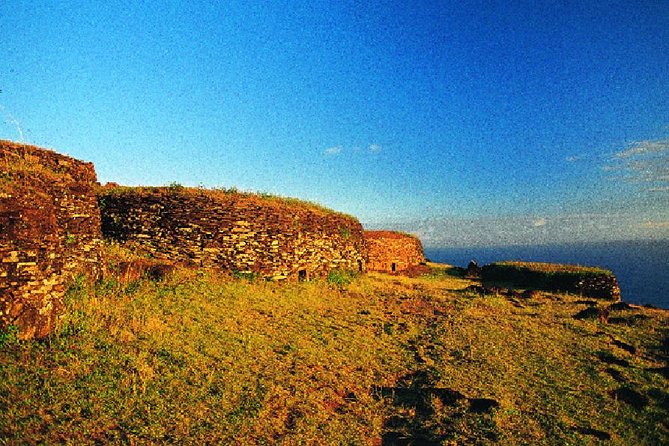 T3+T4-RAPA NUI ARCHAEOLOGICAL SITES (non-cruise visitors) - Akahanga and Vinapu: the island before and after restoration
