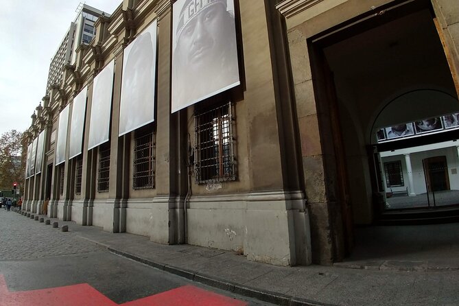 The best walking tour in Santiago de Chile - Paris Londres, where the architecture changes mood
