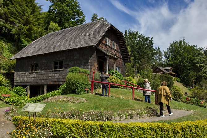 Tour Frutillar - Rural roads and the agricultural side of the region