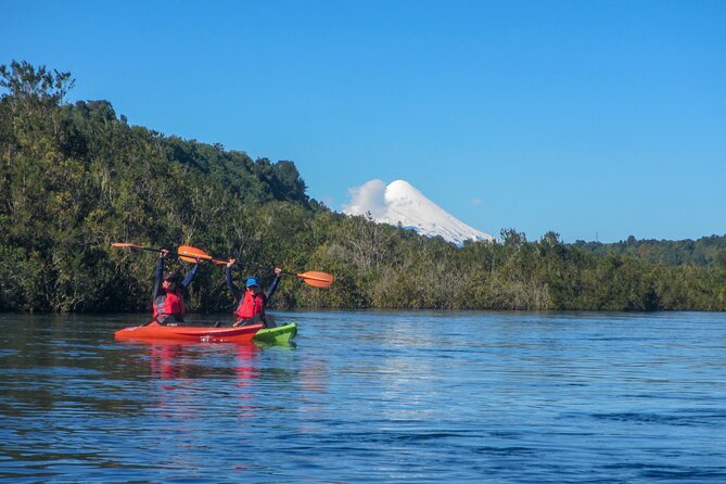 Tour Guiado en Kayak por Rio Maullin / Medío dia en Pto. Varas - A short break for fruit, chocolate, or a swim