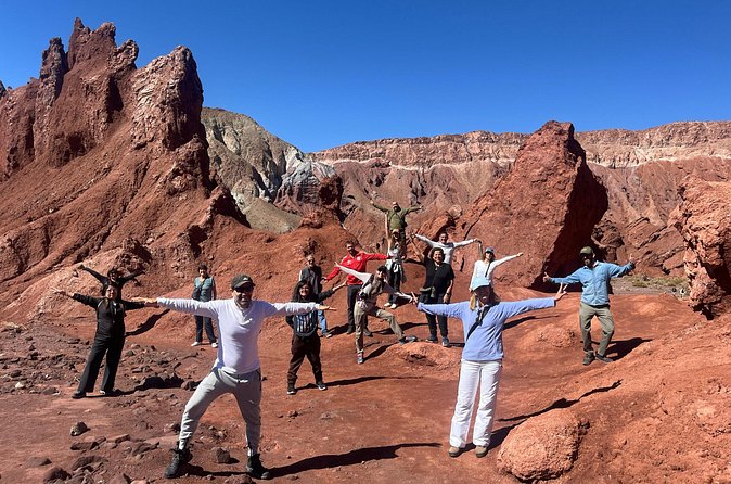 Tour of the Rainbow Valley and Petroglyphs of Yerbas Buenas - A small group and simple transport