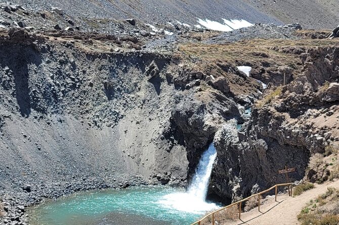 Tour to Cajón del Maipo: Reservoir El Yeso & Salto el Yeso - Turquoise water at El Yeso Reservoir