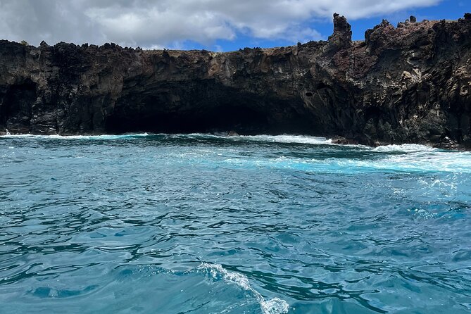 Tour to the Motus: Boat trip and snorkeling in Rapa Nui - Leaving Hanga Roa for Ana Kai Tangata