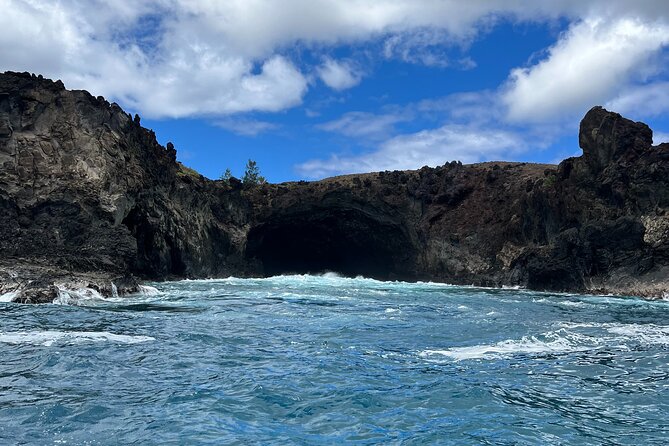 Tour to the Motus: Boat trip and snorkeling in Rapa Nui - Motu Iti and the open-water ride