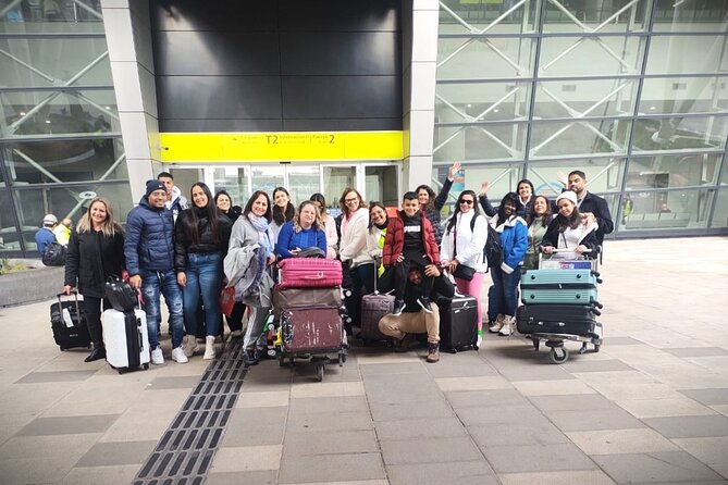 Transportation from the Airport to the City of Santiago - Private vans for four to seven people