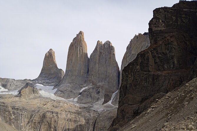 Trekking Base Torres del Paine Imperdible - Laguna Amarga gives you the first tower view