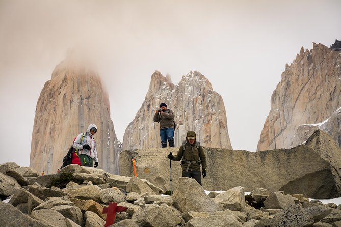 Trekking Base Torres sin almuerzo - Entering Torres del Paine National Park