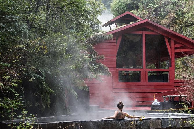 Trekking Mirador el volcano + Geometric hot springs - The Route from Pucón to Villarrica’s Southern Face