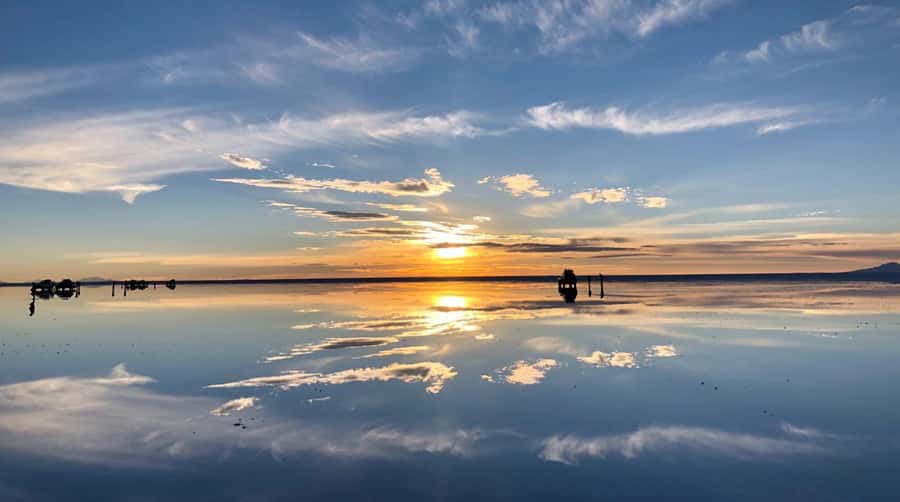 UYUNI SALT FLAT 3DAYS/2NIGHTS-CLASSIC TOUR FROM UYUN-BOLIVIA - Day 2: Volcano smoke, flamingo lagoons, and the Stone Tree