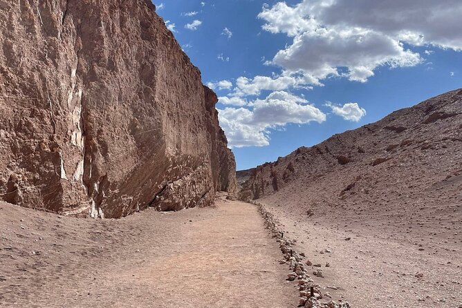 Valley of the Moon in San Pedro de Atacama Guided Tour + Cocktail - Piedra del Coyote and the cocktail stop