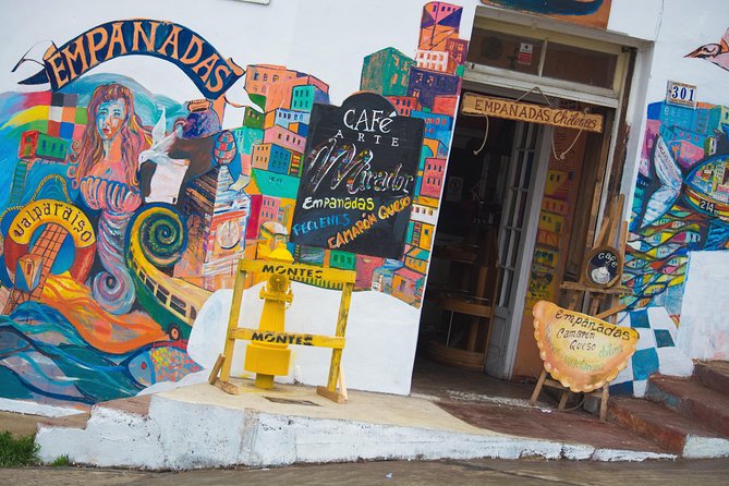 Valparaiso and Viña del Mar full day - Paseo Gervasoni adds old lifts and local art