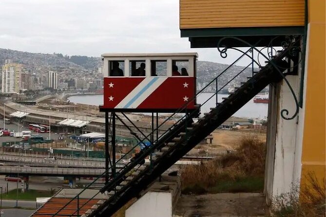 Valparaíso and Viña del Mar: Private Sightseeing City Tour - The road through Curacaví and Casablanca