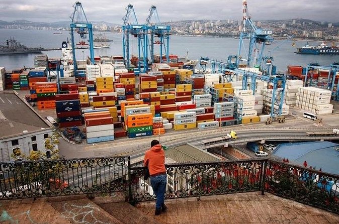Valparaíso and Viña del Mar: Private Sightseeing City Tour - Lunch with 90 minutes in Valparaíso
