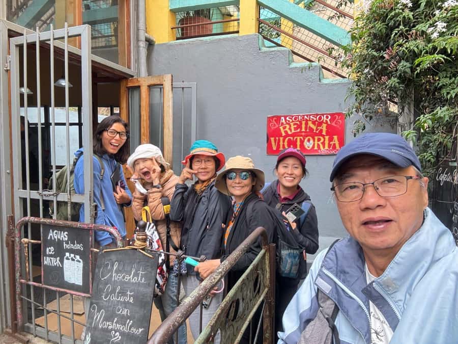 Valparaíso: city tour and ticket to the house of Pablo Neruda - Street art and hillside viewpoints