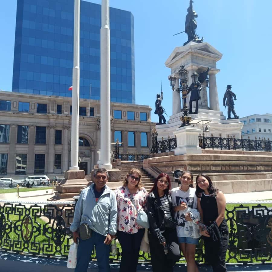 Valparaíso: city tour and ticket to the house of Pablo Neruda - Meeting at Plaza Sotomayor