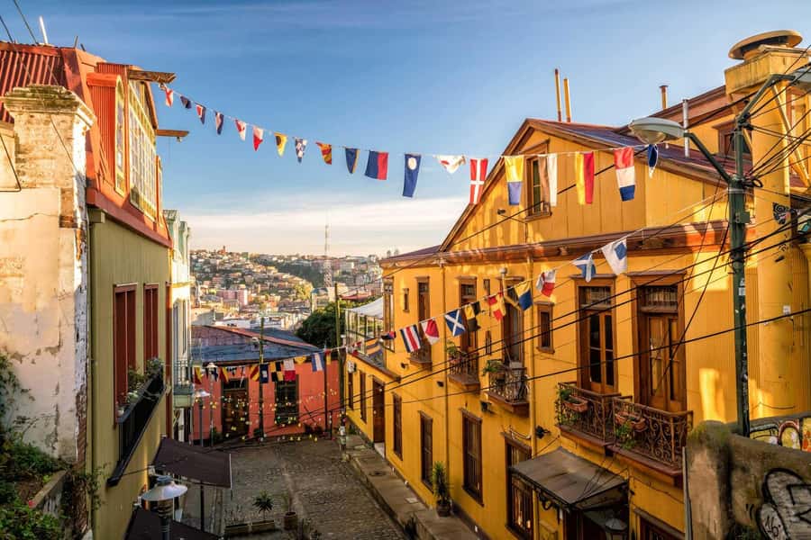 Valparaiso: Guided Walking Tour with Ascensor Rides - Starting at Plaza de La Victoria