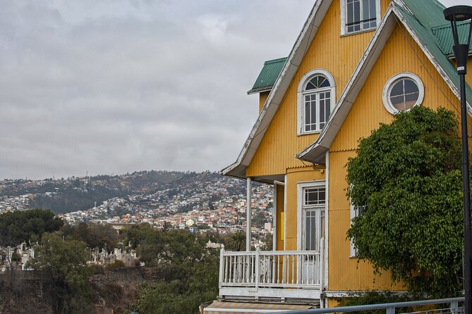 Valparaíso: Heritage, Art & Queer Culture Tour - Starting at the port, the city’s front door