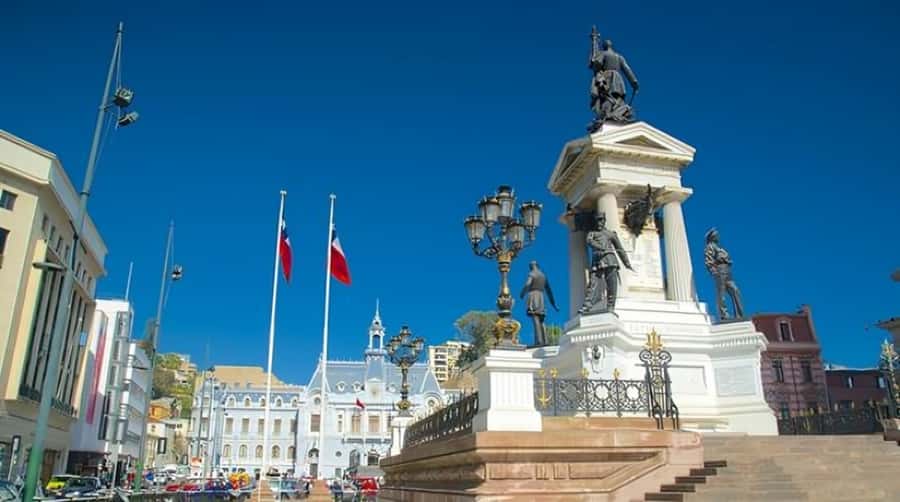 Valparaiso : Must-See Sites Walking Tour With A Guide - The Armada de Chile building and Ascensor El Peral