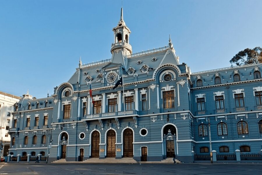 Valparaiso : Must-See Sites Walking Tour With A Guide - Pasaje Gálvez and the city’s painted walls