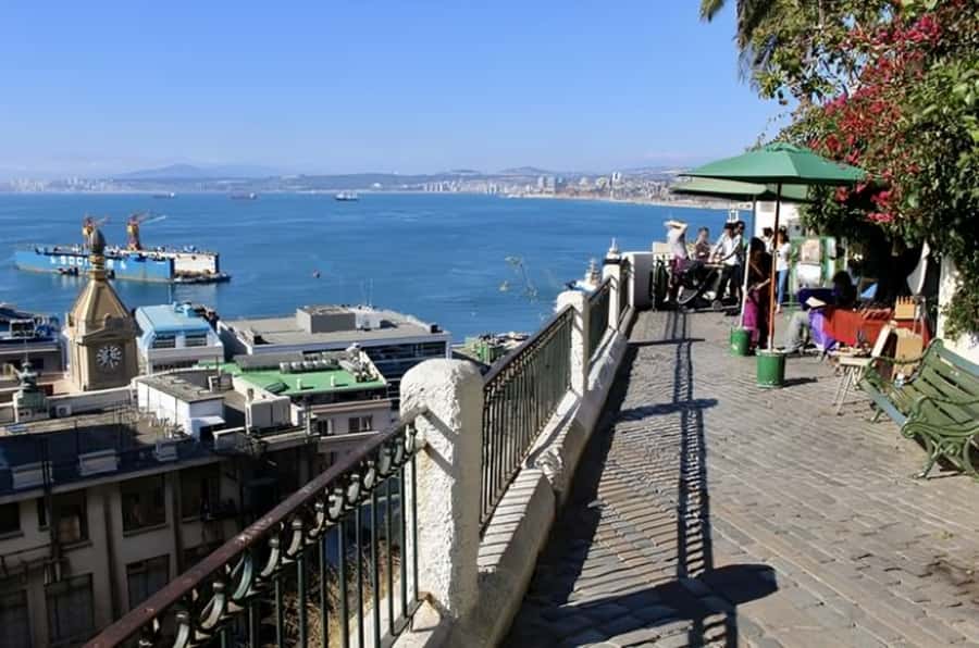 Valparaiso : Must-See Sites Walking Tour With A Guide - Casa Altamira, Plaza Aníbal Pinto, and Bar Cinzano