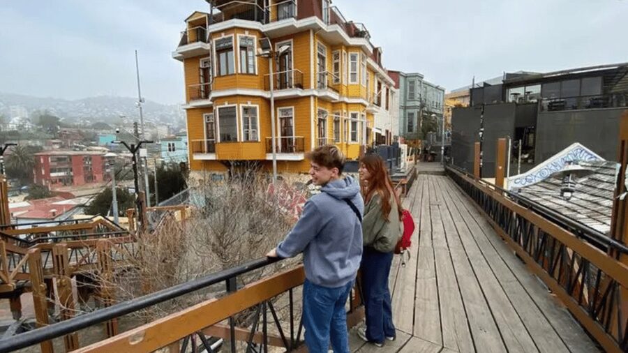 Valparaíso: Private Full Day Sightseeing Tour - Lunch by the sea, with the bill left to you