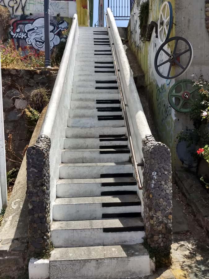 Valparaiso: Street Art, Funiculars and Port City Tour - Ascensor El Peral and the first hillside views