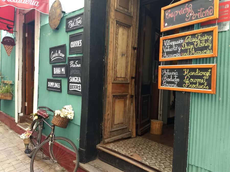 Valparaiso: Street Art, Funiculars and Port City Tour - Pasaje Bavestrello and Italian community life