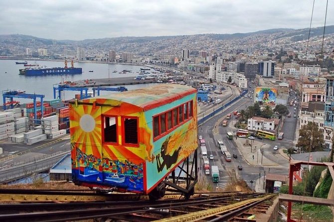 Valparaíso Tour - Viña del Mar - Cerro Concepción: Valparaíso begins uphill