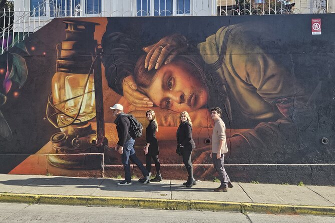Valparaíso Walking Tour with a Local Expert and Lunch Included - A Chilean lunch with seafood from the port