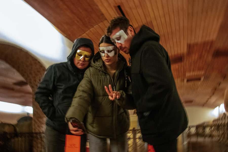 Viña Concha y Toro Nighttime: Dinner Show - Small group benefits, with one transport warning
