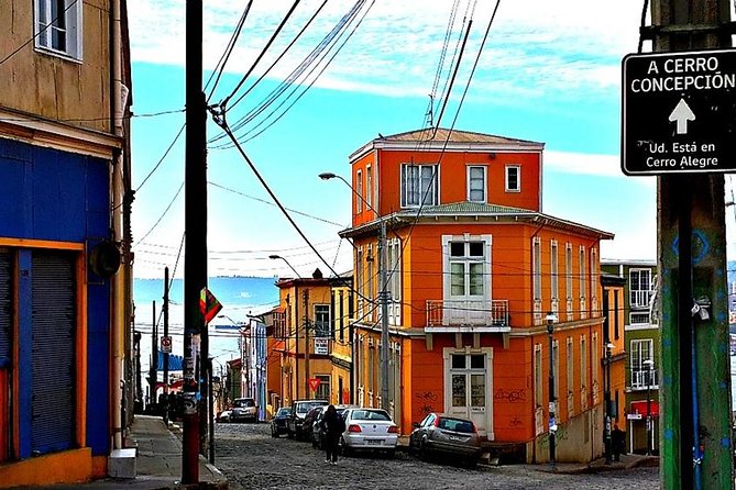 Viña del Mar and Valparaiso Stopover Tour from Santiago International Airport - Valparaíso and its steep, colorful hills