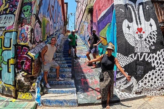 Walking Tour at Valparaiso and Viña with Lunch Starts in Santiago - Riding El Peral or Concepción