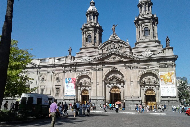 Wine Tour and Santiago City in a Small Group - Lunch and local flavor at Mercado Central