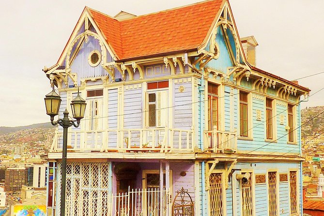 Winery & Valparaiso Private Tour - day trip from Santiago - Cerro Alegre, where murals meet local life
